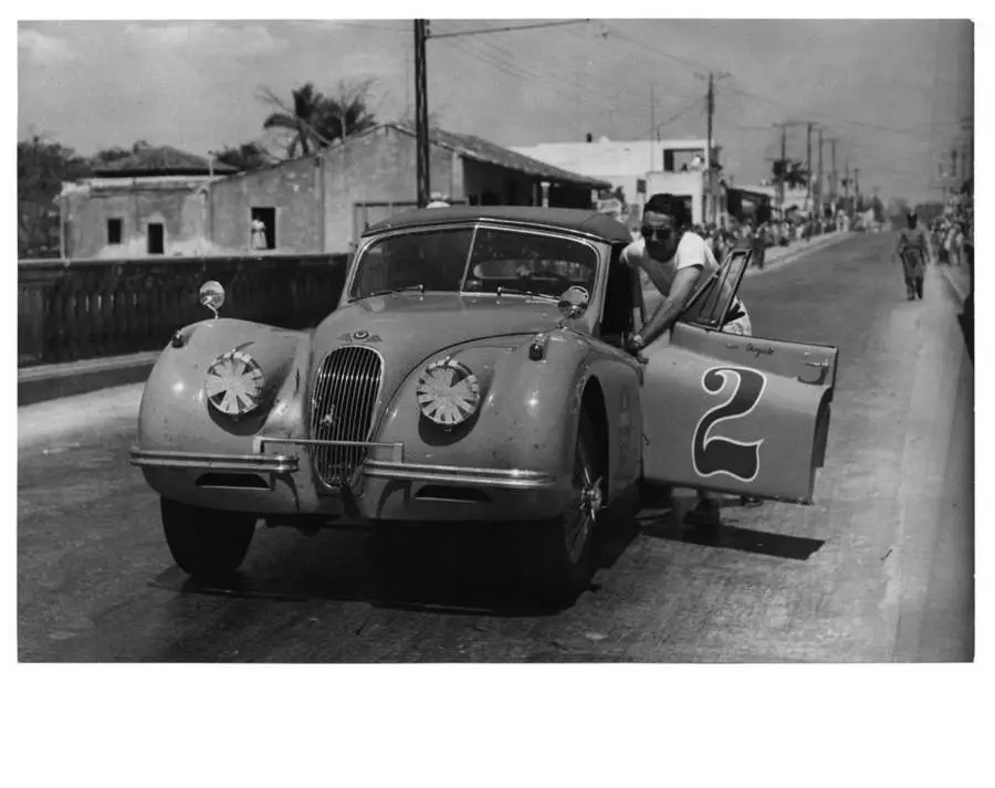 vintage-cuba-jaguar
