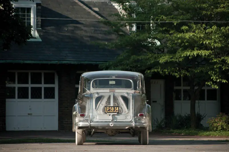 1939-pontiac-plexiglass-ghost-car-see-through-16