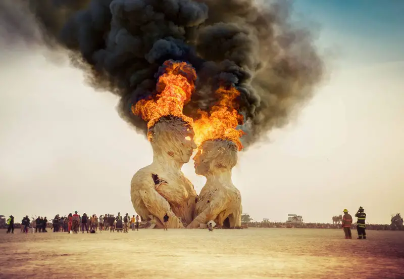 embrace-sculpture-burning-man-2014-trey-ratcliff