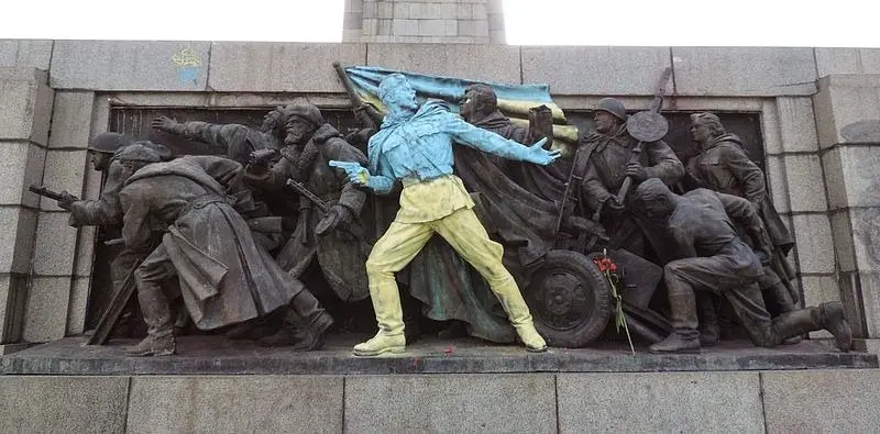 monument-soviet-army-sofia-9[2]