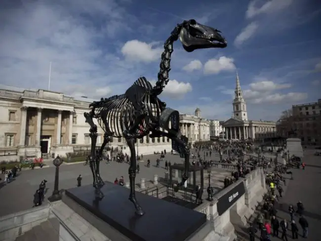 4-gift-horse-by-hans-haacke-on-the-fourth-plinth-london-650x488