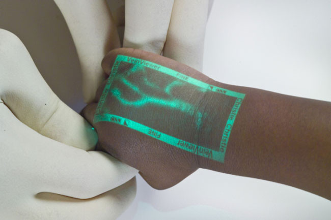 Veinviewer-a-device-that-helps-doctors-aim-their-needles-by-projecting-your-veins-on-skin42-650x433
