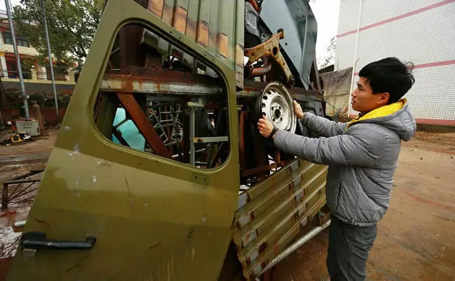 In-China-farmers-build-Transformers-replicas-out-of-junk-then-sell-them-for-1600002-650x402
