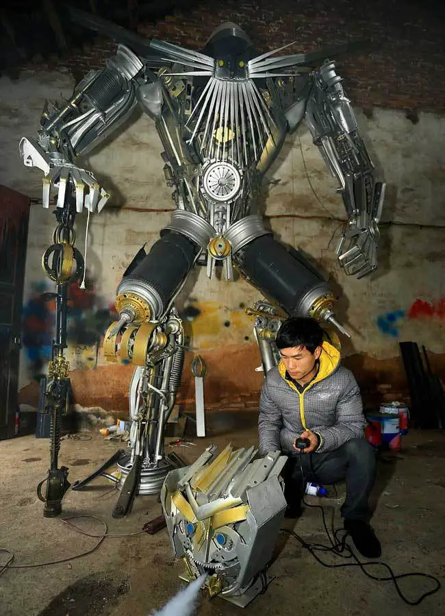 In-China-farmers-build-Transformers-replicas-out-of-junk-then-sell-them-for-1600004-650x899