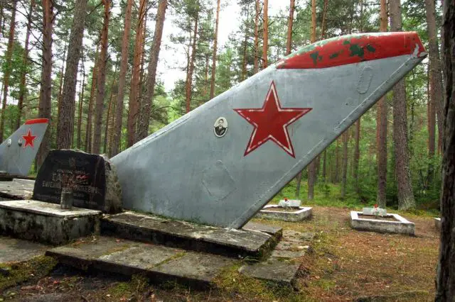 amari-air-base-soviet-pilots-cemetery-estonia-3