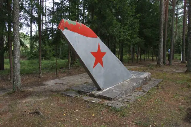 amari-air-base-soviet-pilots-cemetery-estonia-4