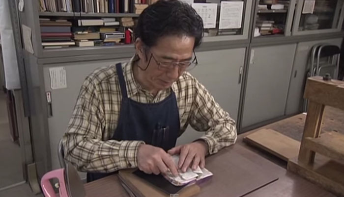 old-book-restoration-japanese-craftsman-nobuo-okano-12