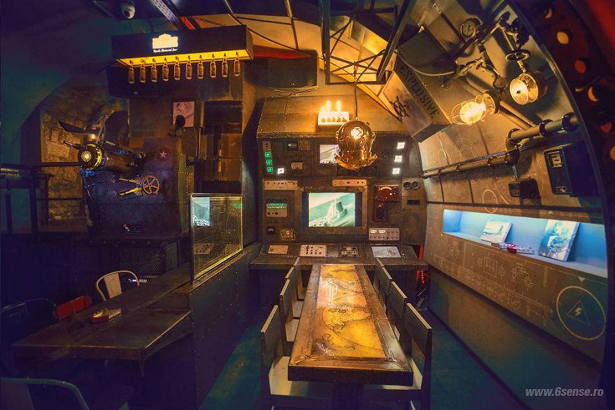 Industrial-steampunk-Submarine-themed-pub9__880