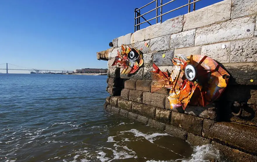 recycled-sculptures-street-art-big-trash-animals-artur-bordalo-9