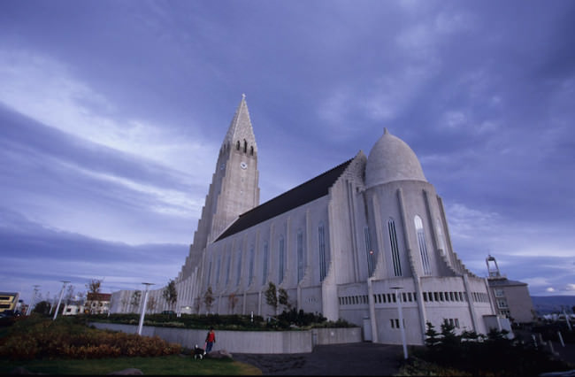 Hallgrimur_Church-Reykjavik-Iceland-650x426