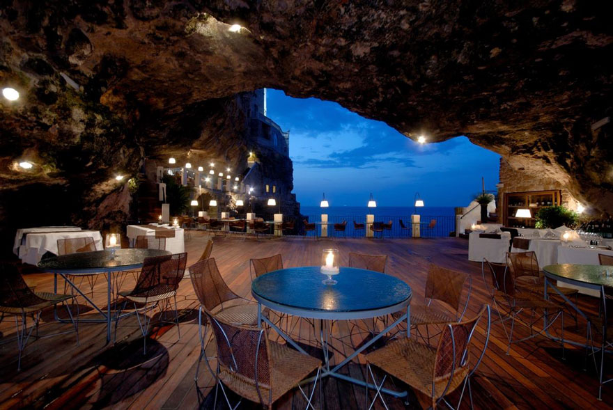italian-cave-restaurant-grotta-palazzese-polignano-mare-27