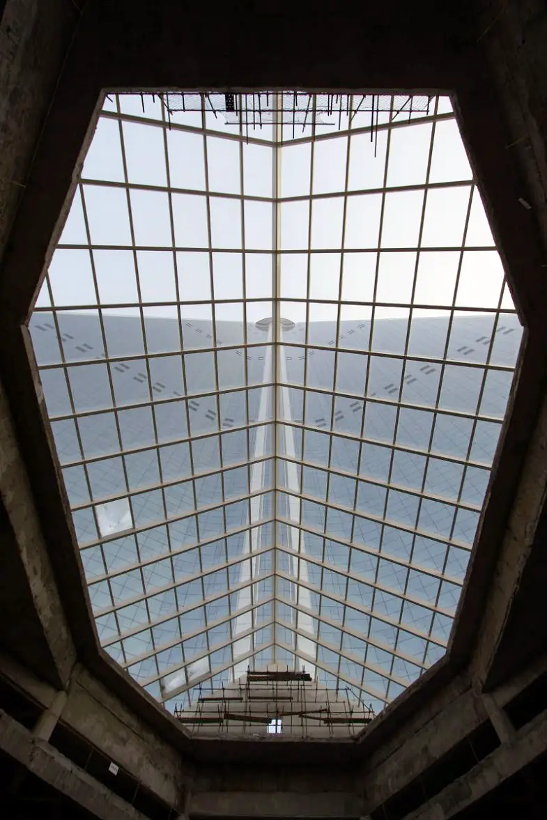 glass-roof-in-Ryugyong-hotel