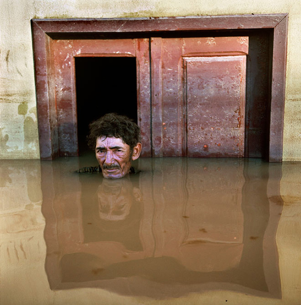 drowning-world-portraits-climate-change-gideon-mendel-1