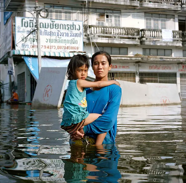 drowning-world-portraits-climate-change-gideon-mendel-7