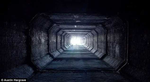 las-vegas-tunnel-people (4)[3]