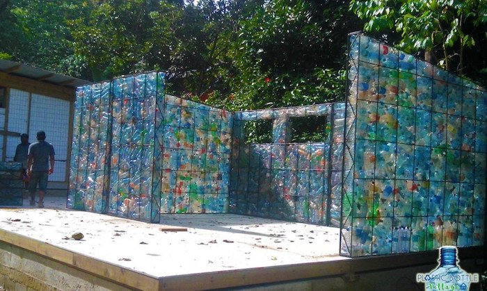 recyclage-bouteilles-plastique-construction-maisons-village-panama-05