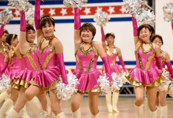Japan Pom Pom Cheerleaders Van Gemiddeld 70 Jaar Oud 2273