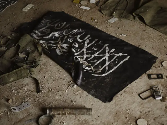 ISIS-Flag-Black-Tawhid-Guerrilla_Fighters_of_Kurdistan_Joey_L_Photographer_011