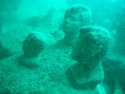 The-Alley-of-Leaders-underwater-musem-in-Crimea-Russia-2